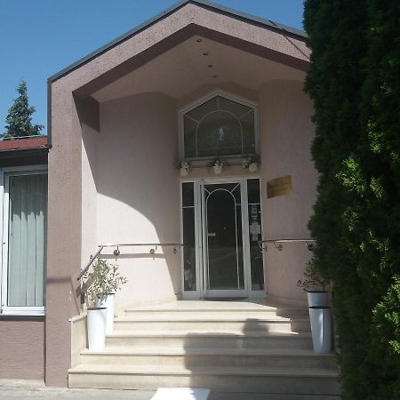 B&B Vila Bela Ruza สเรมสกา มิโตรวิตซา ภายนอก รูปภาพ