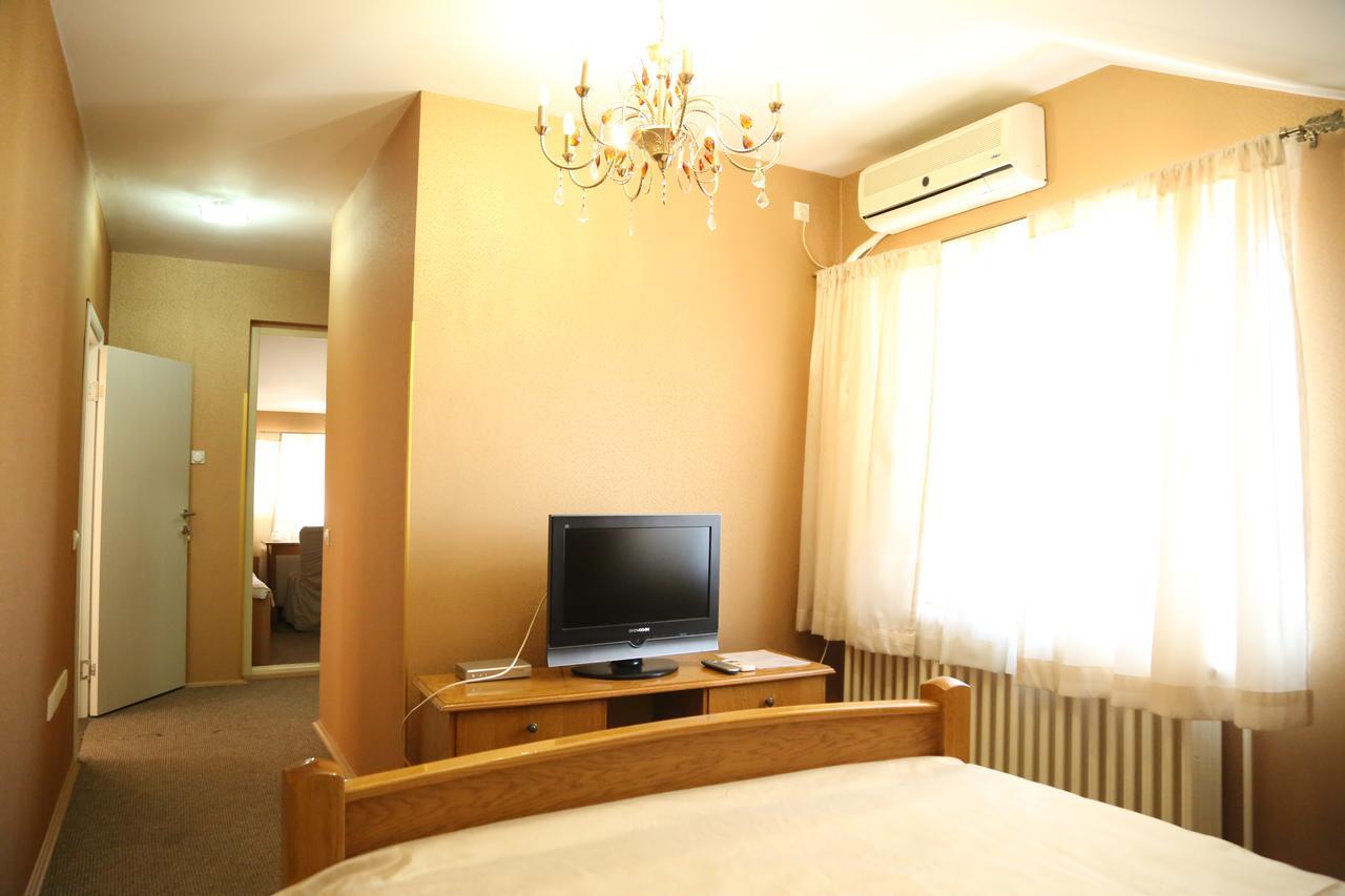 B&B Vila Bela Ruza สเรมสกา มิโตรวิตซา ภายนอก รูปภาพ