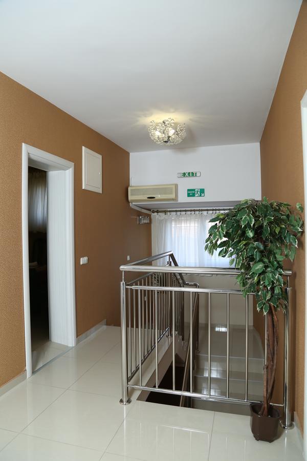 B&B Vila Bela Ruza สเรมสกา มิโตรวิตซา ภายนอก รูปภาพ