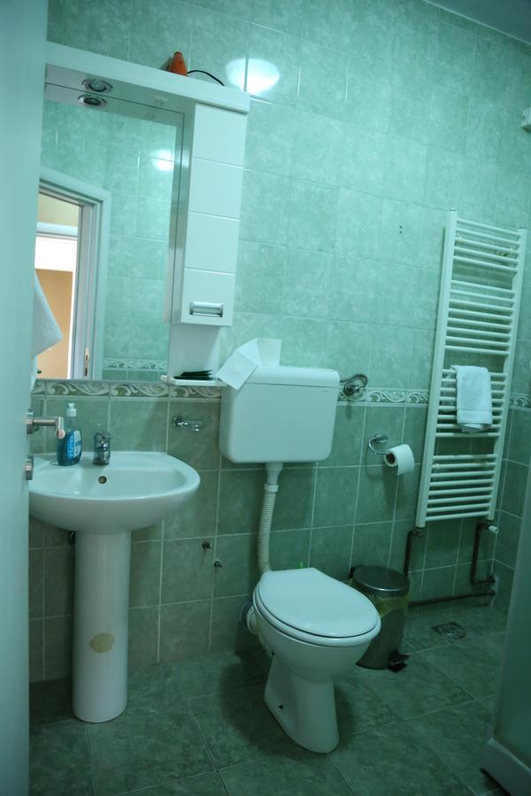 B&B Vila Bela Ruza สเรมสกา มิโตรวิตซา ภายนอก รูปภาพ