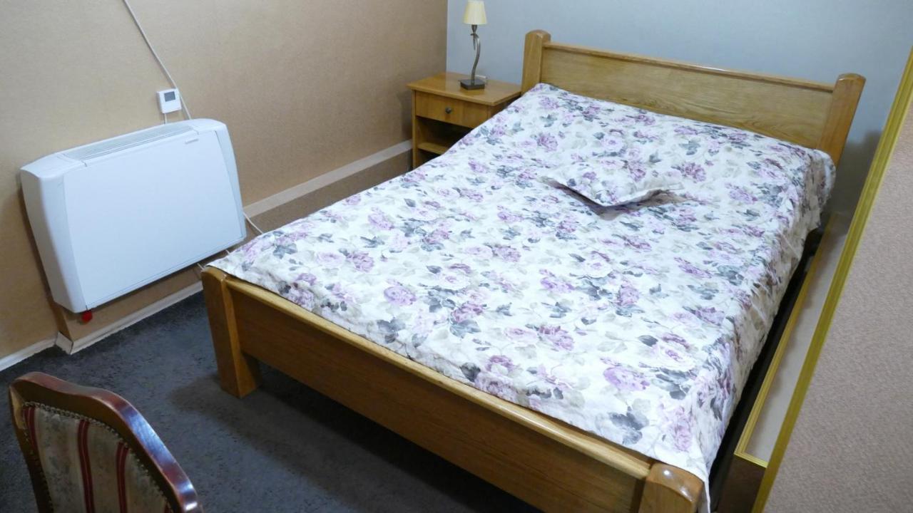 B&B Vila Bela Ruza สเรมสกา มิโตรวิตซา ภายนอก รูปภาพ