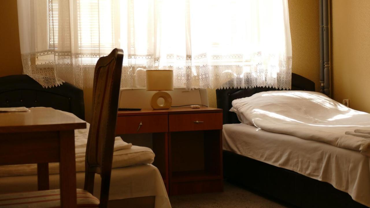 B&B Vila Bela Ruza สเรมสกา มิโตรวิตซา ภายนอก รูปภาพ